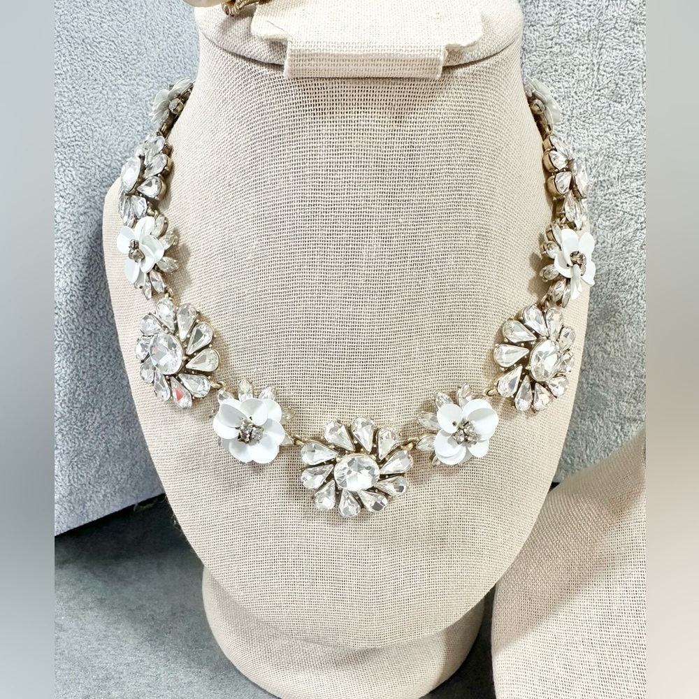 Ann Taylor 3D White And Crystal Flowers Collar Gold Tone Statement Necklace